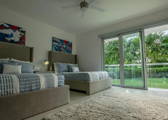 Mareazul Front At 4*